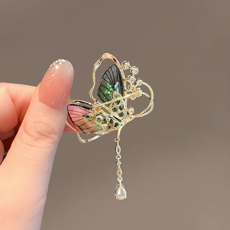 A High-End Emerald Brooch In 