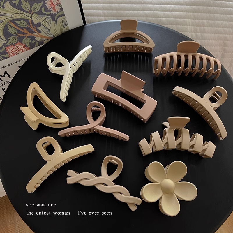 Hairpin Female Back Head Large Grab Clip Advanced Sense Hair Shark Clip Medium Clip 2023 New Hairpin Headwear Application Scenario