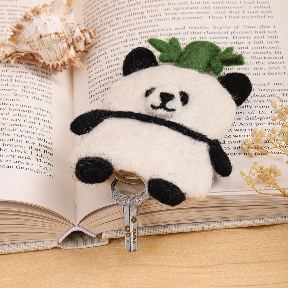 Handmade wool felt key case, panda key chain, wool felt doll key chain, Ins-style hanging decoration key chain details Picture