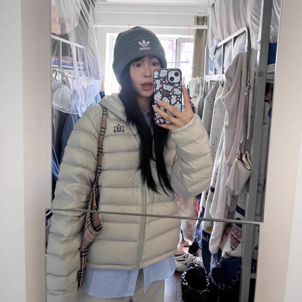 Winter rib down jacket for women, short, light and hooded, new style in 2025, white, loose and popular bestseller for petite women Application Scenario