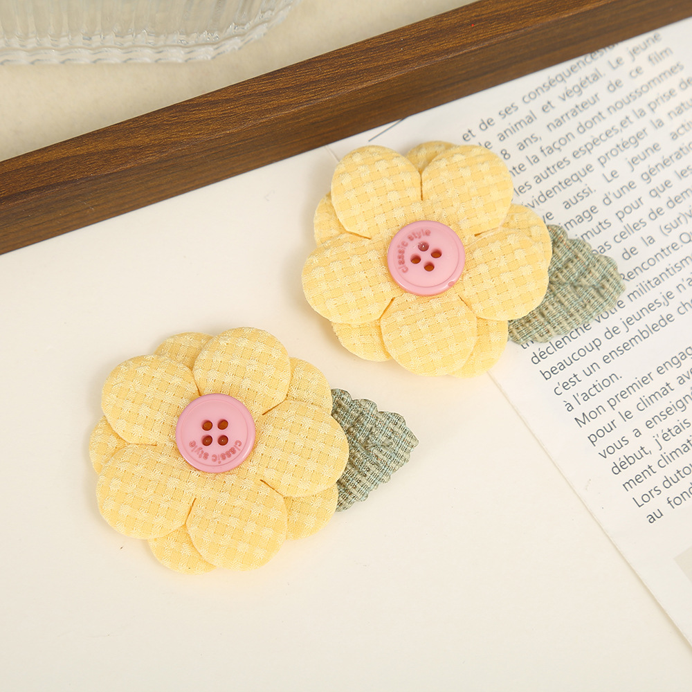 Simulated fabric buttons, camellia hair accessories, sweet corsage hats, clothing accessories, flower resin, handcrafted details Picture