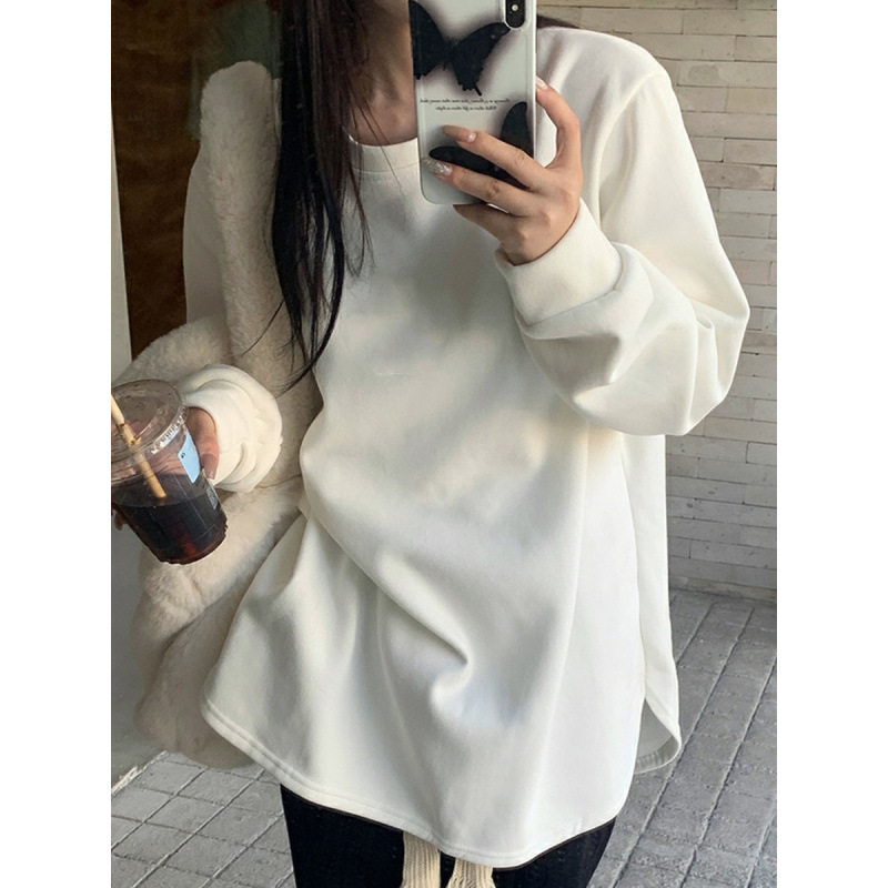A heavyweight T-shirt with a white base layer for women's winter, thickened and fleece loose, large-sized, laid-back style, paired with a long-sleeved top