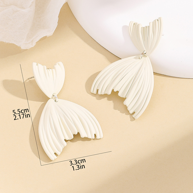 铜喷漆美人鱼细节图