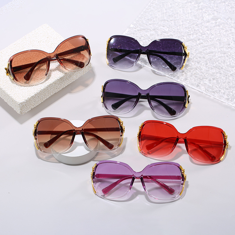 Wholesale of classic large-frame sunglasses for women with fox heads, fashionable camellia sunglasses for middle-aged and elderly people