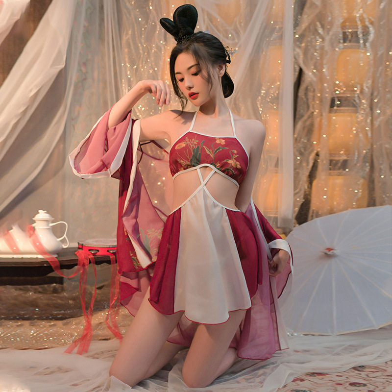 A set of printed ancient-style dress and romantic underwear, a trendy and retro Hanfu and Tang suit, and passionate clothing full figure