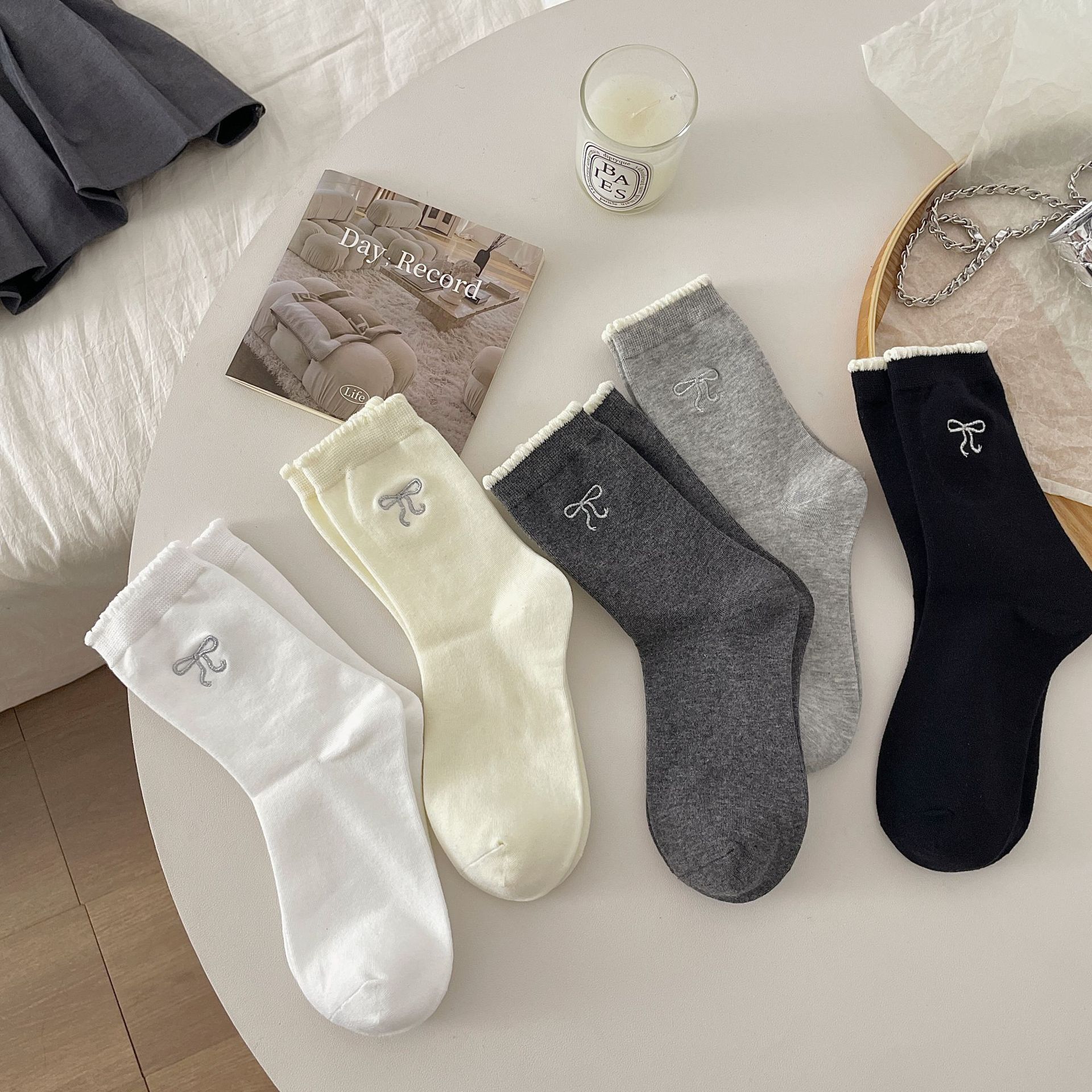 One-piece consignment of socks from the street stall: ballet-style lace embroidery bow socks, combed cotton Japanese-style miu style white mid-calf socks, grey pile socks