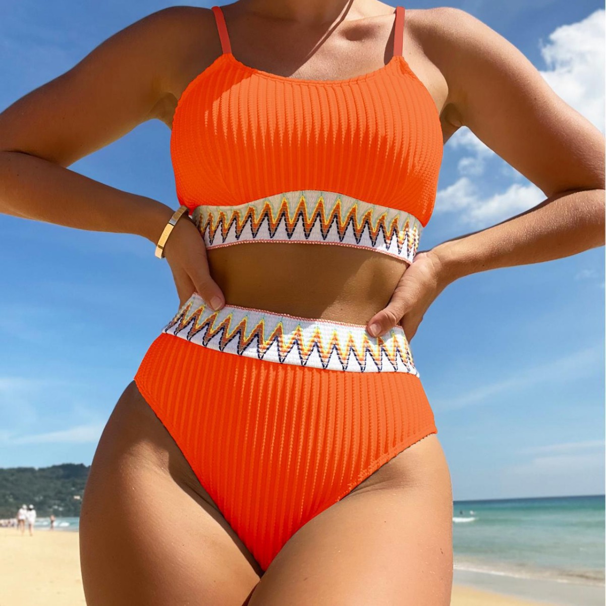 Wholesale of 2023 new Bikini fashion women's two-piece sleeveless European and American swimsuits with chest pads Application Scenario