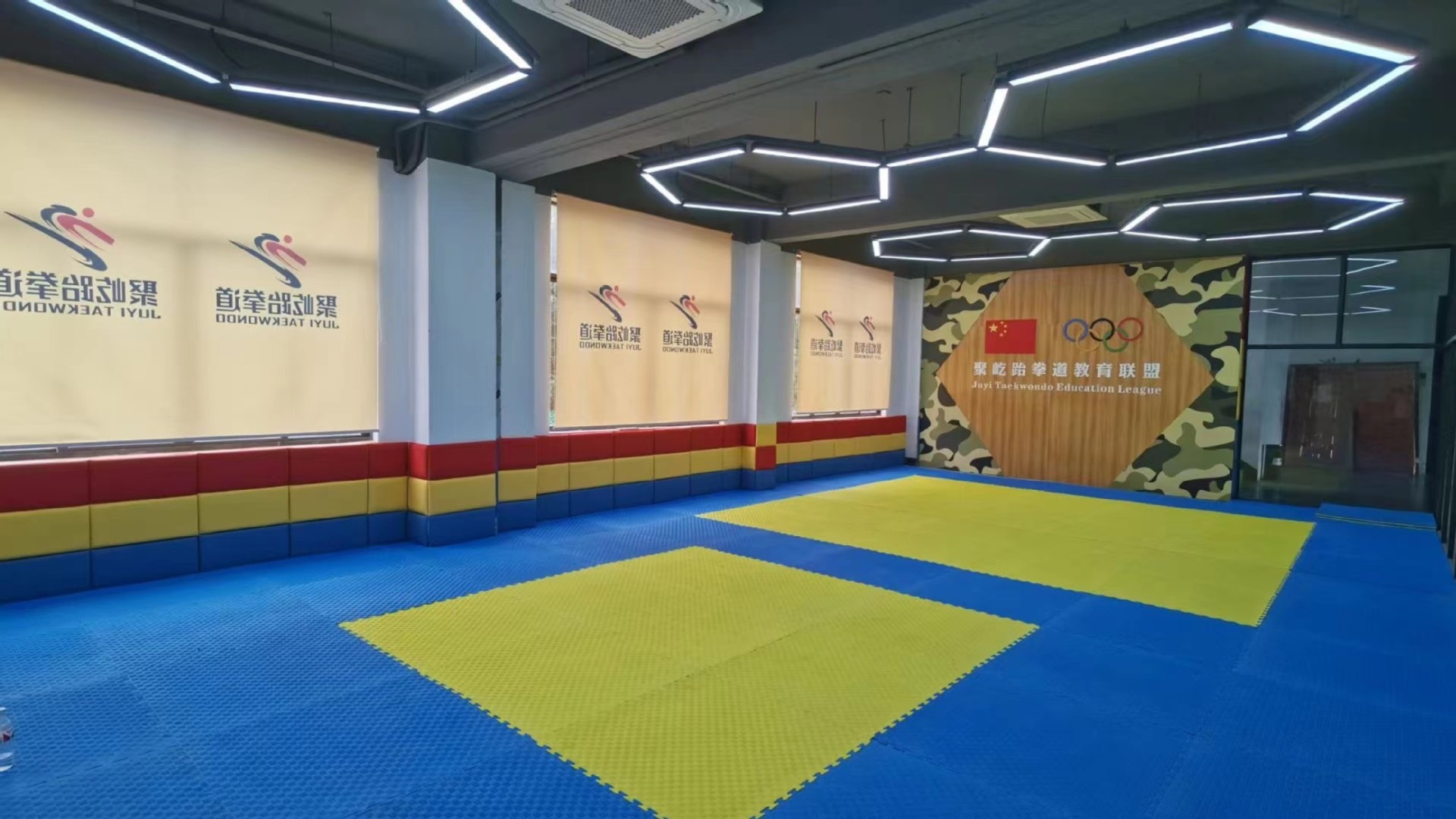 儿童房背景墙防撞软包幼儿园早教内墙墙围榻榻米自粘墙纸墙贴