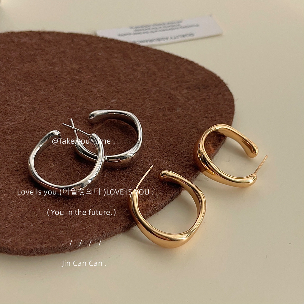 High-end minimalist geometric plain ring design earrings, French simplicity, metallic feel, shiny, versatile earrings, stud earrings for women