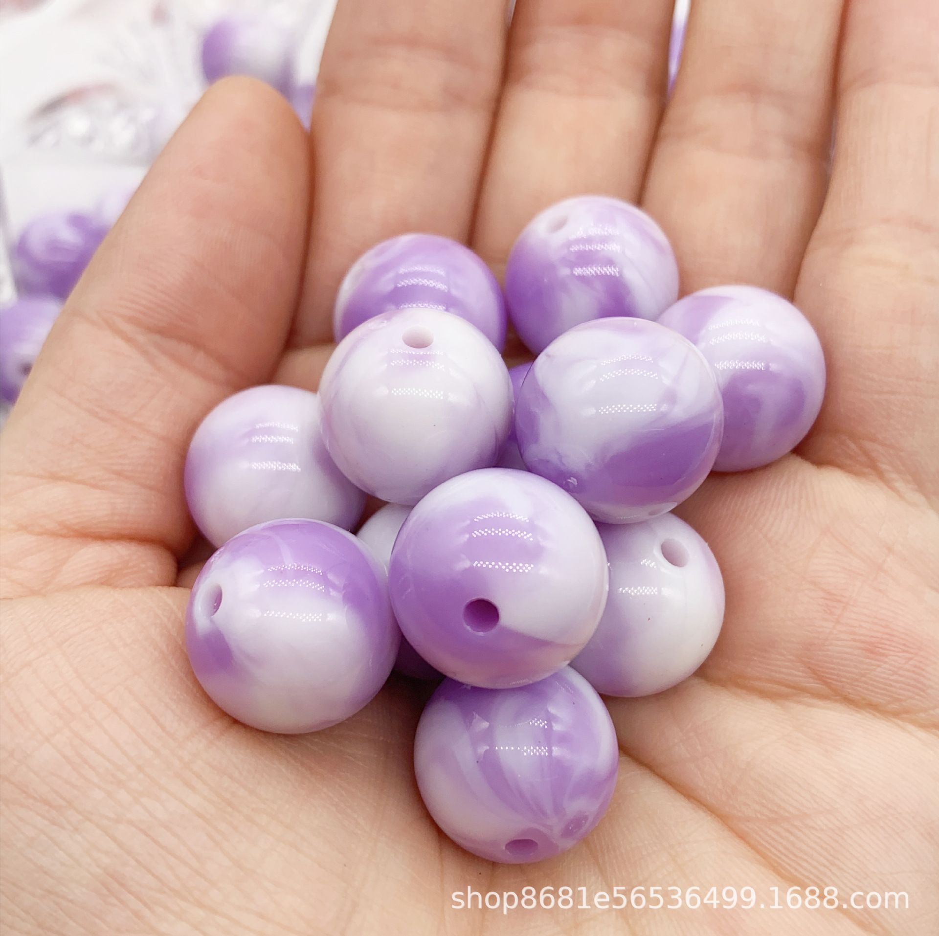 Acrylic two-color Alpine bead through-hole DIY Douyin live streaming bestseller hair cord, mobile phone chain, car hanger accessories Application Scenario