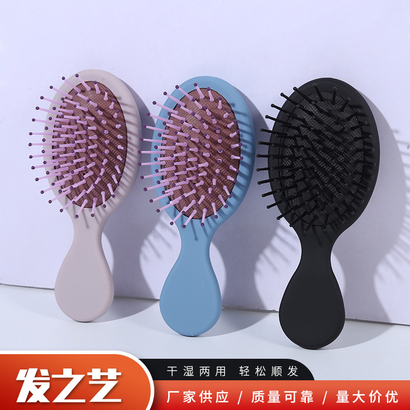 The manufacturer supplies mini small massage combs, portable dry and wet dual-purpose portable small combs, in multiple colors to choose from details Picture