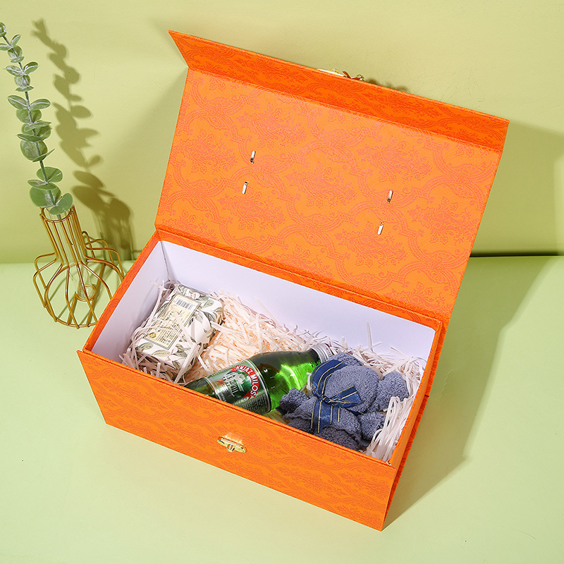National trend red souvenir box, metal hand-held silk scarf, gift paper box, empty box, wedding candy, high-end gift box wholesale Specification image