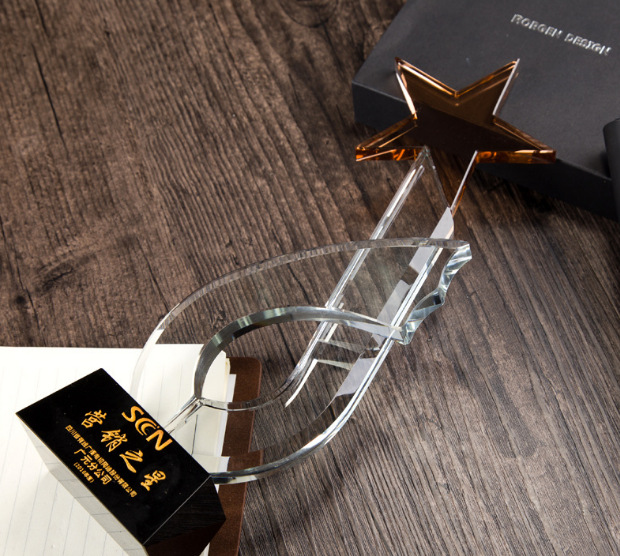Crystal Glass "The Road to Stardom" Creative Star Crystal Trophy Competition Event Souvenir Company Annual Meeting Trophy Application Scenario