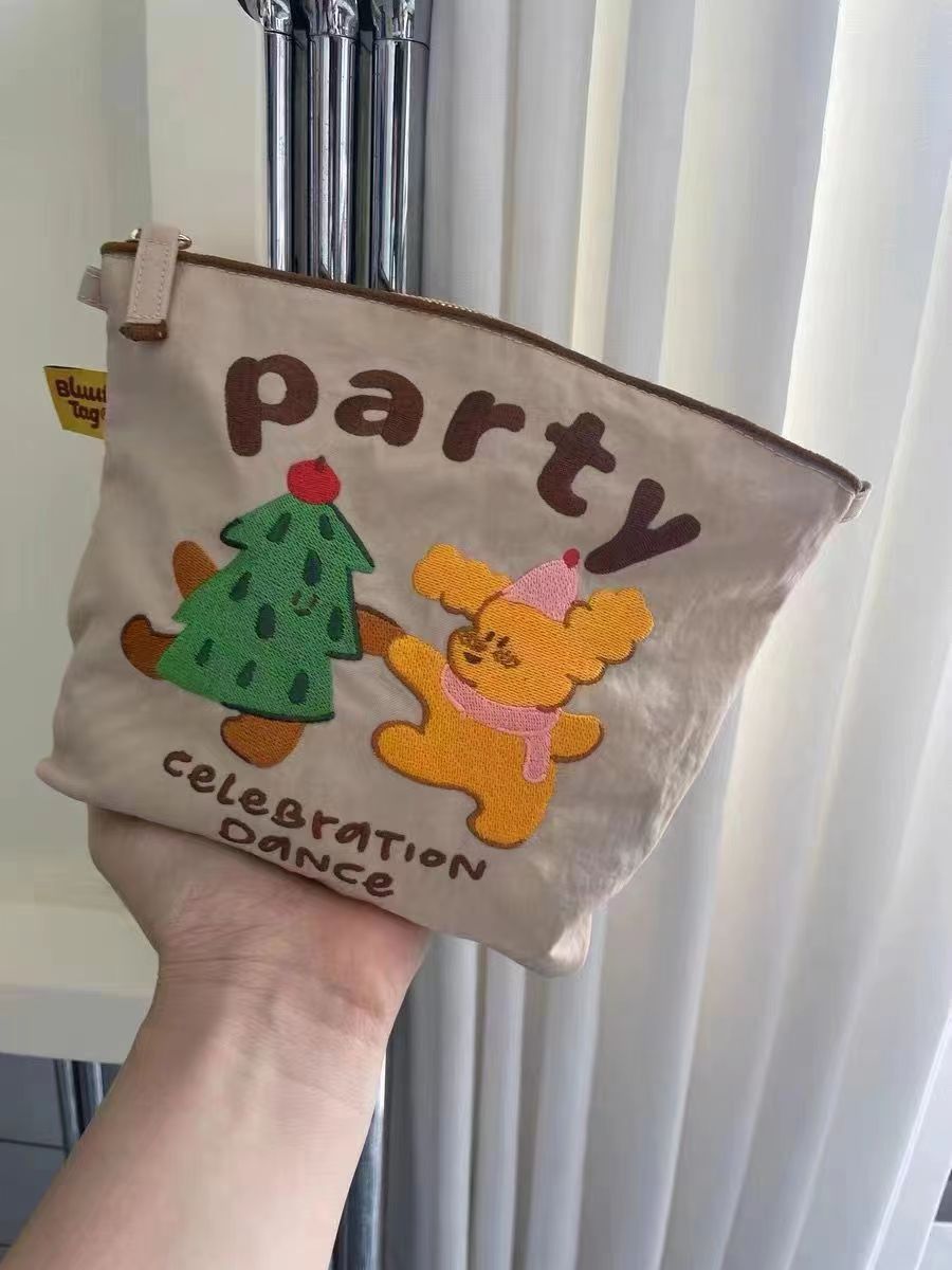 Cute illustration embroidery, eco-friendly cloth bag for storage, portable nylon makeup bag, large-capacity toiletries and makeup brushes, hand-held bag details Picture