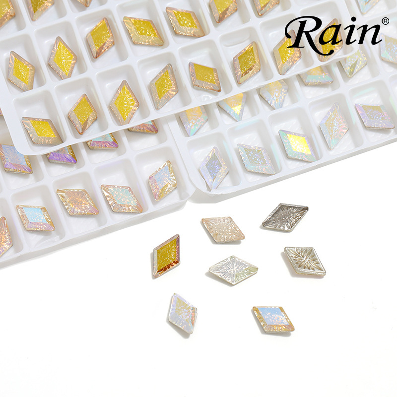 The manufacturer's new diamond-shaped arc-carved diamond with explosive three-dimensional arc engraving technology diy jewelry accessories and nail art materials