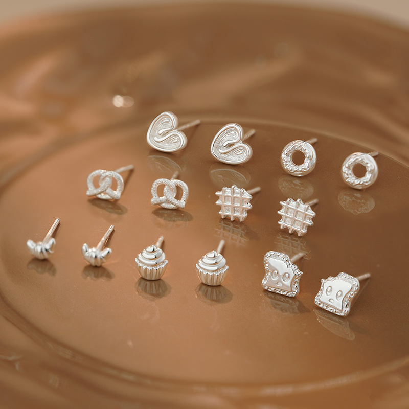 原创乾佳S999足银甜萌烘焙耳钉可爱童趣搞怪清新文艺小众耳饰代发