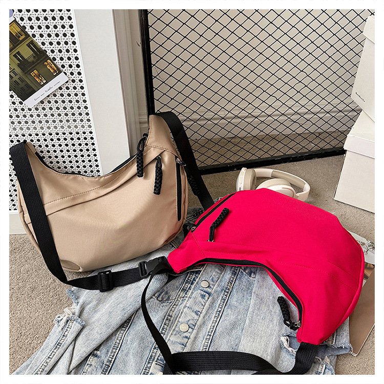 斜挎包女包简约时尚大容量轻便学生单肩健身包百搭跨境饺子包详情16