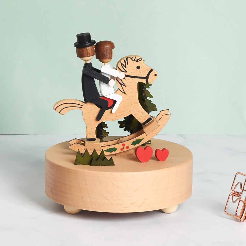 Creative European-style lover horseback riding music box, wooden music box, festival gift, wooden handicrafts, home small ornaments