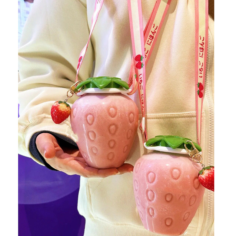 Manufacturers Spot Pet Strawberry Cup Fruit Shape 500Ml Straw Cup Luminous Plastic Pineapple Juice Tea Bottle Specification drawing