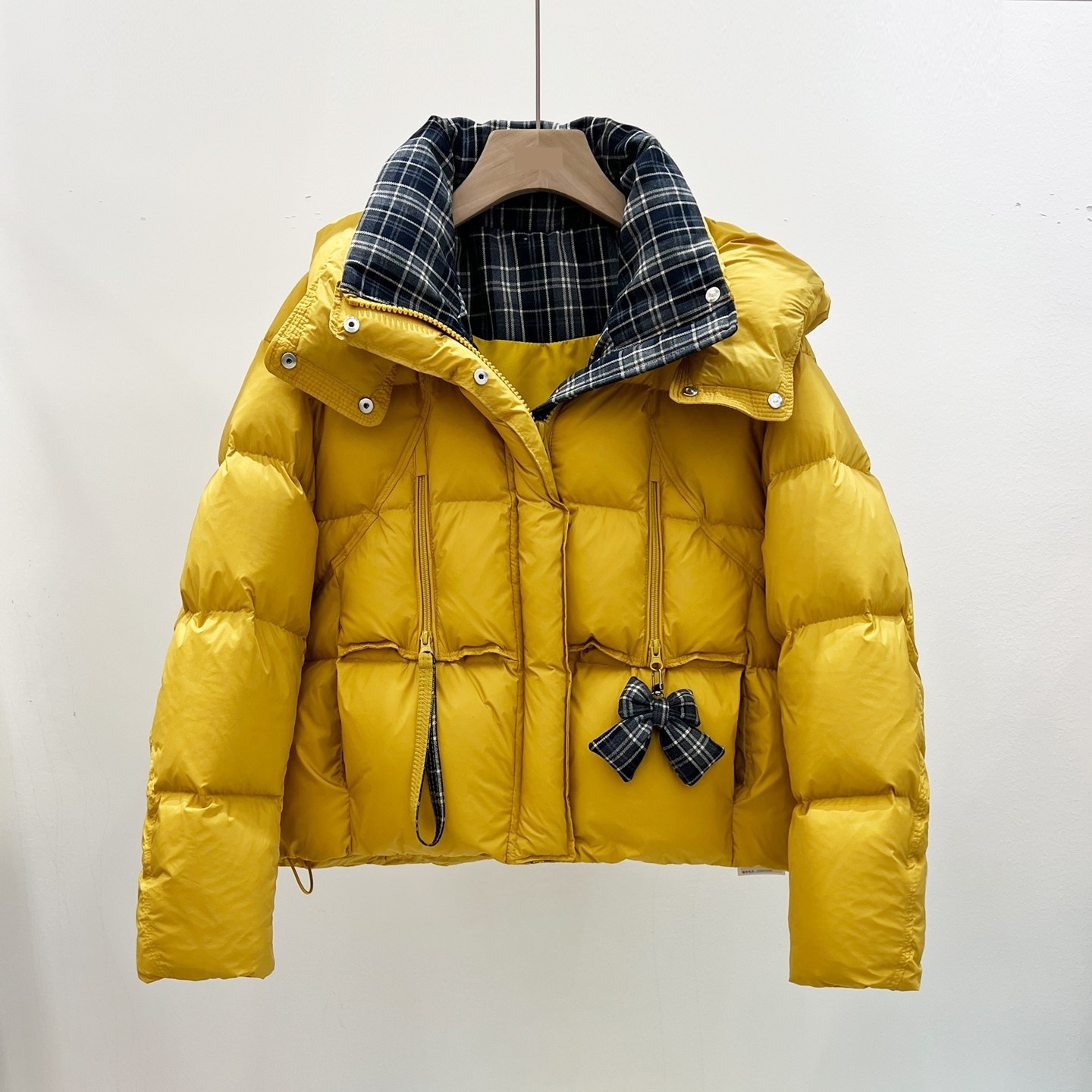 2025 New Korean-style short down jacket, women's stand-up collar thickened warm bread jacket, petite loose and fashionable coat details Picture