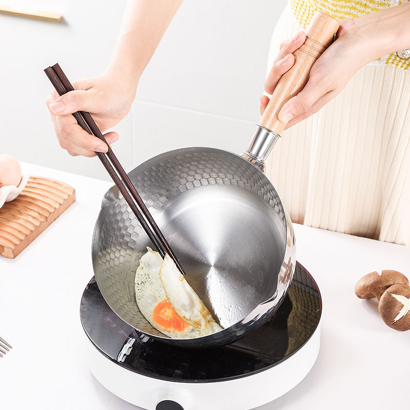 304 stainless steel snow flat pot, uncoated milk pot, side food deep fryer, thickened instant noodle pot, Japanese wooden handle soup milk pot Application Scenario