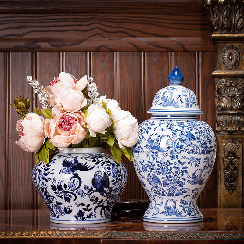 Ceramic blue and white porcelain vases, blue and white porcelain vase ornaments, home living room flower arrangement, TV cabinet decoration and arrangement Application Scenario