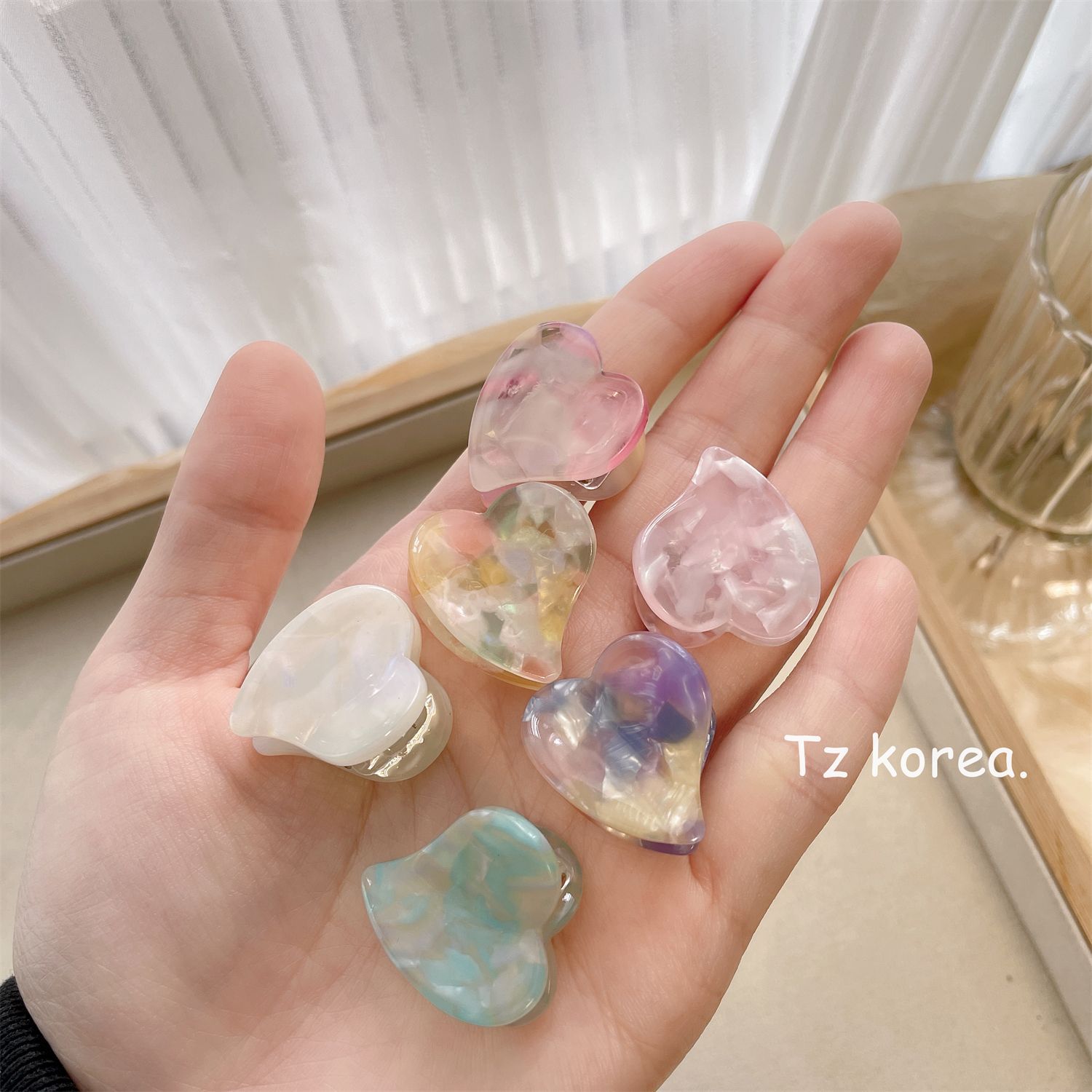 High-quality acetic acid mini gripper, cute rabbit bear heart hair accessory, side bangs clip, small broken hair gripper Application Scenario