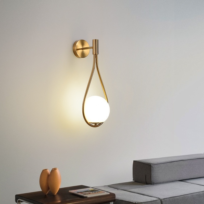 Crossover nórdico simple aplique de pared hierro forjado dorado cobre electrochapado cristal natural bola led dormitorio lámpara de cabecera details Picture