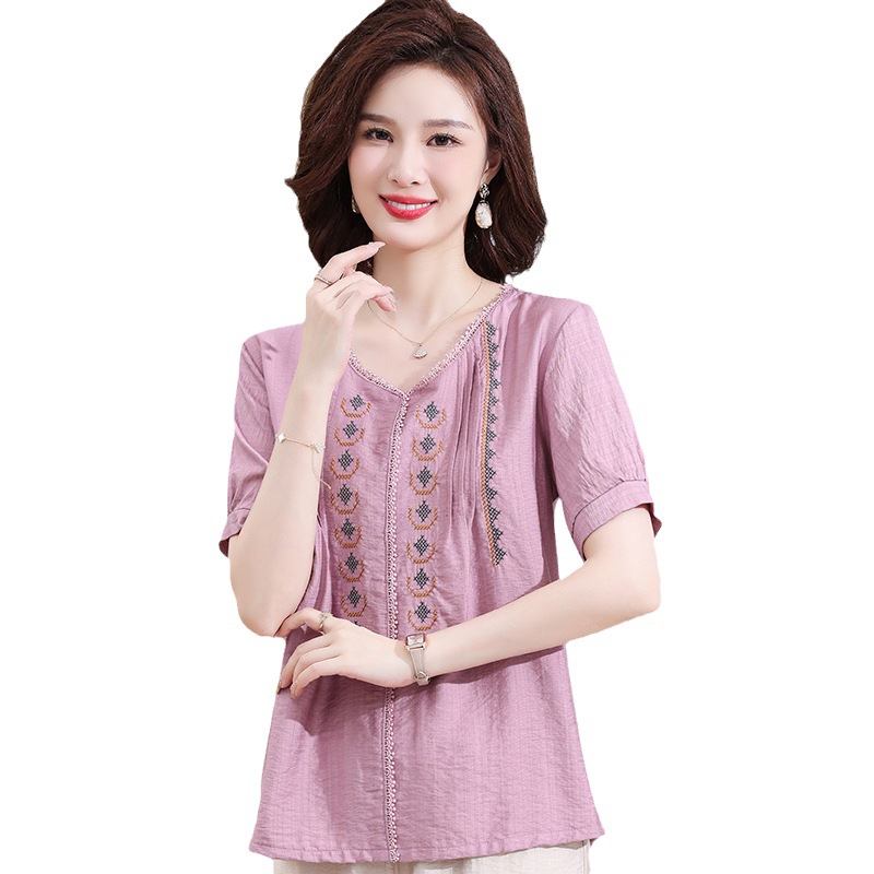 2023 Summer short-sleeved set for middle-aged mothers, a new summer style of loose, stylish and youthful embroidered T-shirt for women Item Picture