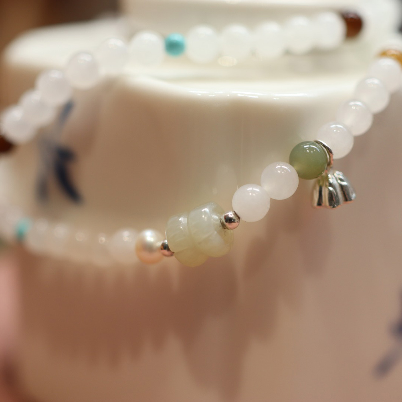 Natural 6mm Hetian white jade multi-treasure bracelet, Hetian jade crab pendant, multi-ring bracelet, retro style jewelry gift Application Scenario
