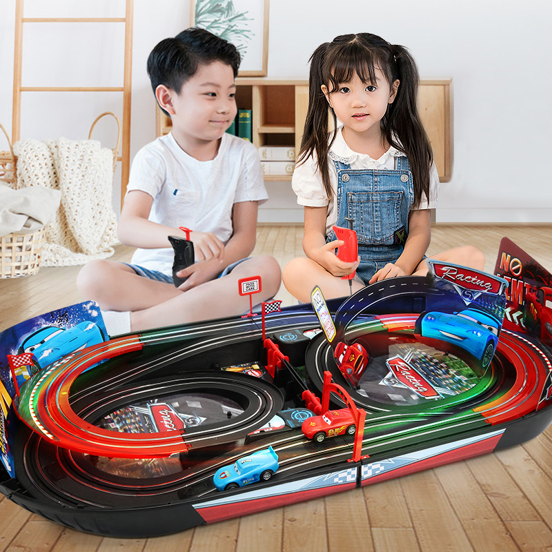 双人遥控赛车男孩带轨道磁力赛道闪电麦昆玩具电动汽车儿童总动员