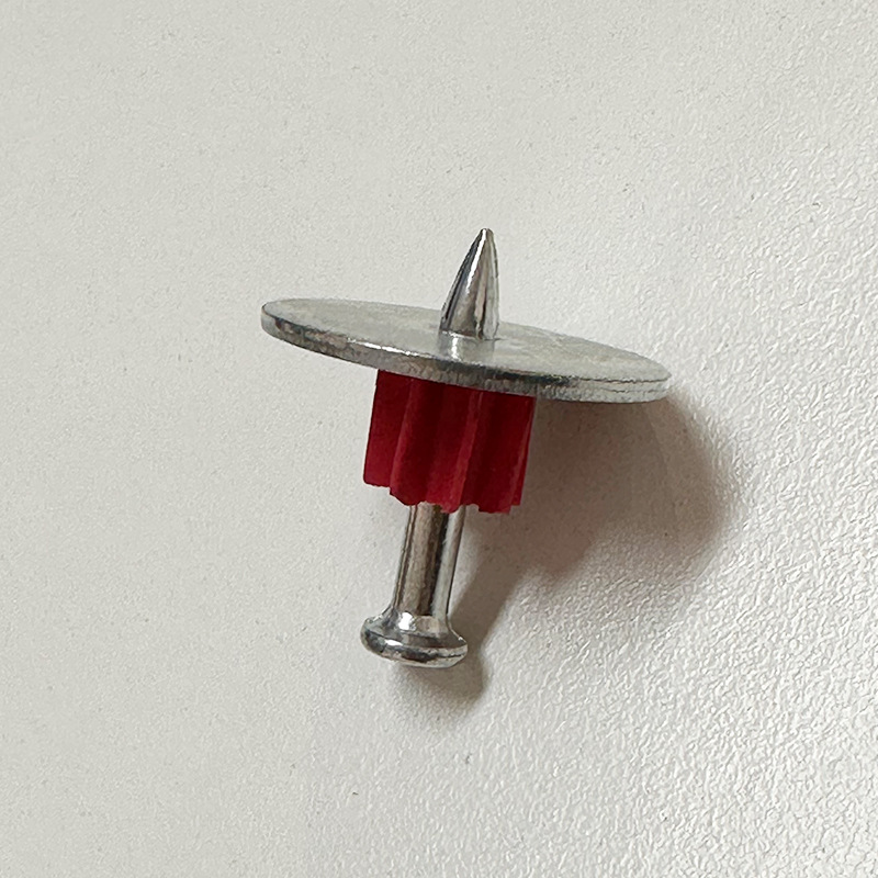 Galvanized concrete cement gasket nails are in stock at construction sites, high-strength steel nails are available, and hard wall nails are fixed for outdoor electrical boxes details Picture