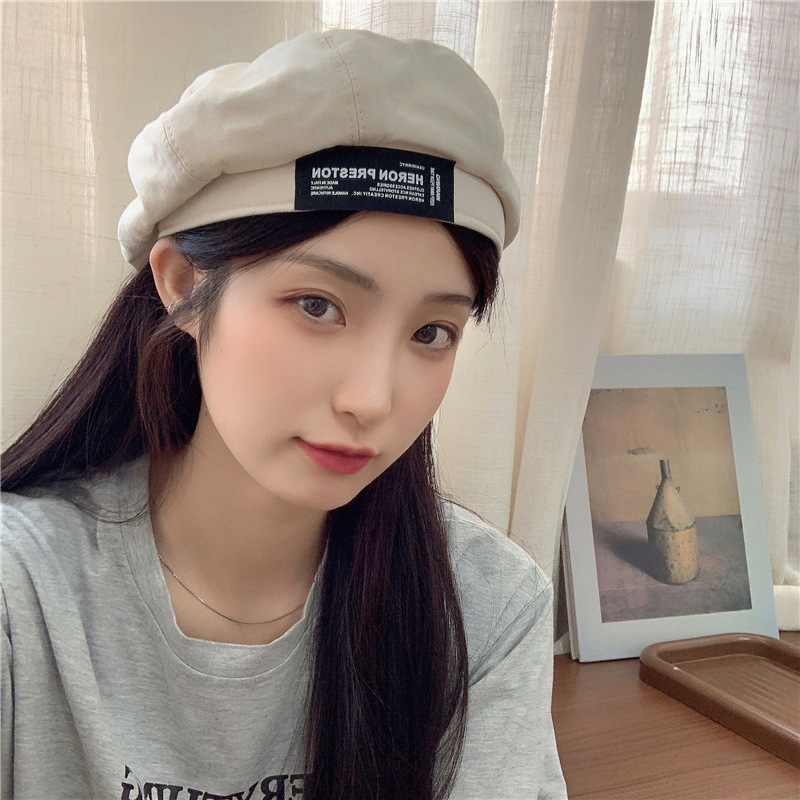 Japanese minimalist letter-pasted Beret hats for women's spring and summer, British retro painter hats, casual and versatile, bud hat trend Application Scenario