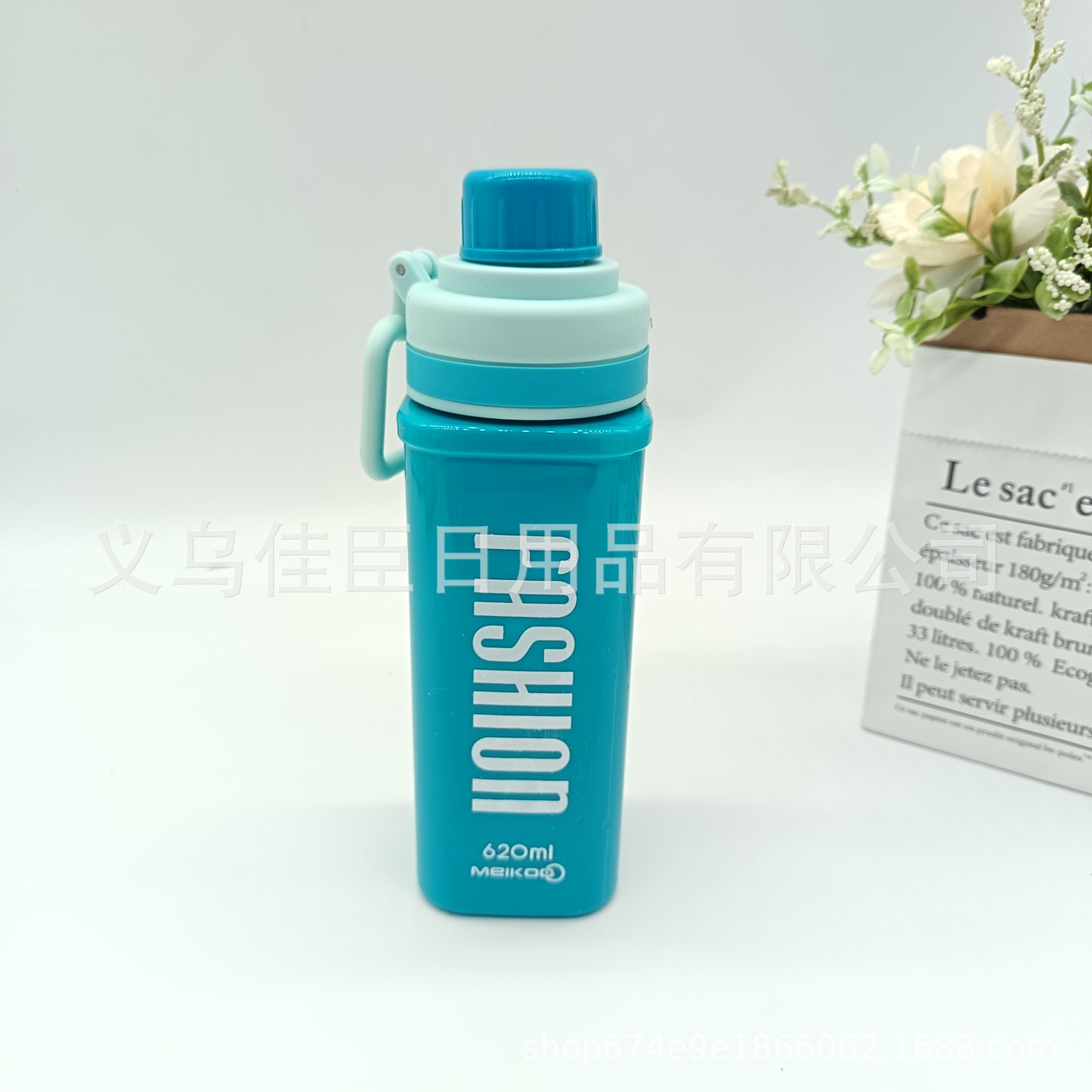 Wholesale sports water bottle, dopamine, cute large-capacity direct drinking cup, hand-screwed cap, portable sports space cup Application Scenario
