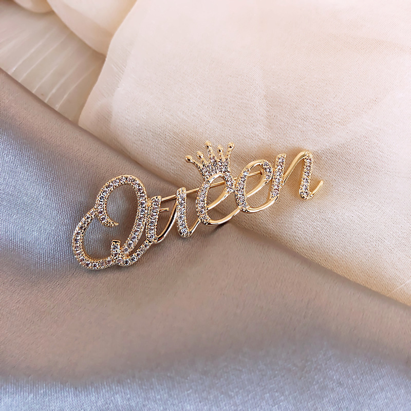 High-end letter Queen, high-end brooch, cute and trendy personality pin, high-end anti-exposure buckle, secure clothes and accessories Application Scenario
