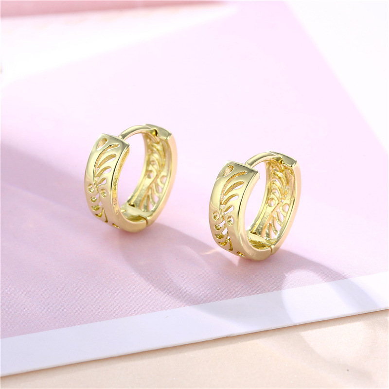 European And American Cross-Border Jewelry Retro Hollow Geometric Ear Buckle Jewelry National Style Simple Punk Ear Pattern Earrings Popular Jewelry Fashion Earrings Korean Version Application Scenario