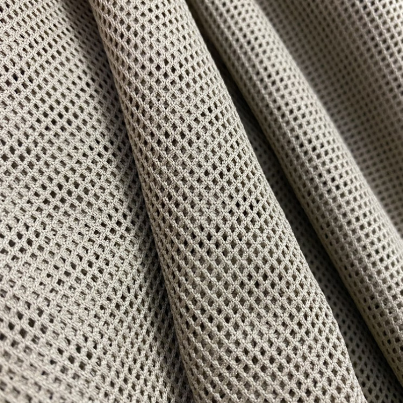现货供应75D全涤低弹小四角网眼布 运动服校服里布箱包鞋帽网眼布产品图