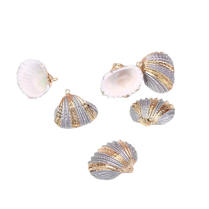 Wholesale of semi-finished products of small shell jewelry accessories with colorful gold edges, diy earring accessories made of European and American retro handcrafted materials Item Picture