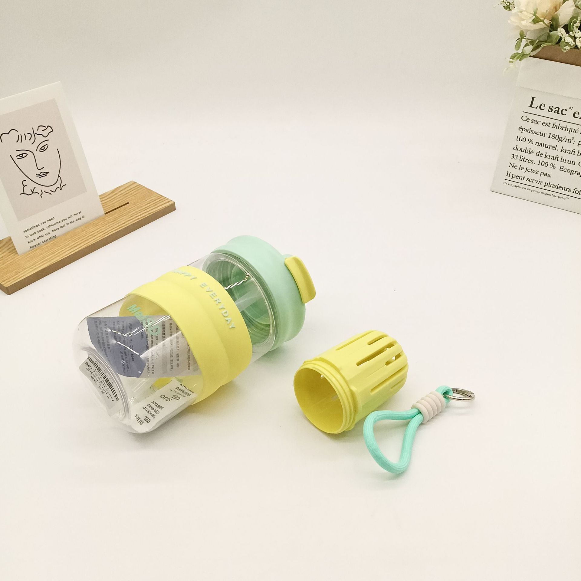 Double drinking cup summer girls' high school appearance level straw cup with tea brewing compartment simple and portable plastic cross-border wholesale Application Scenario