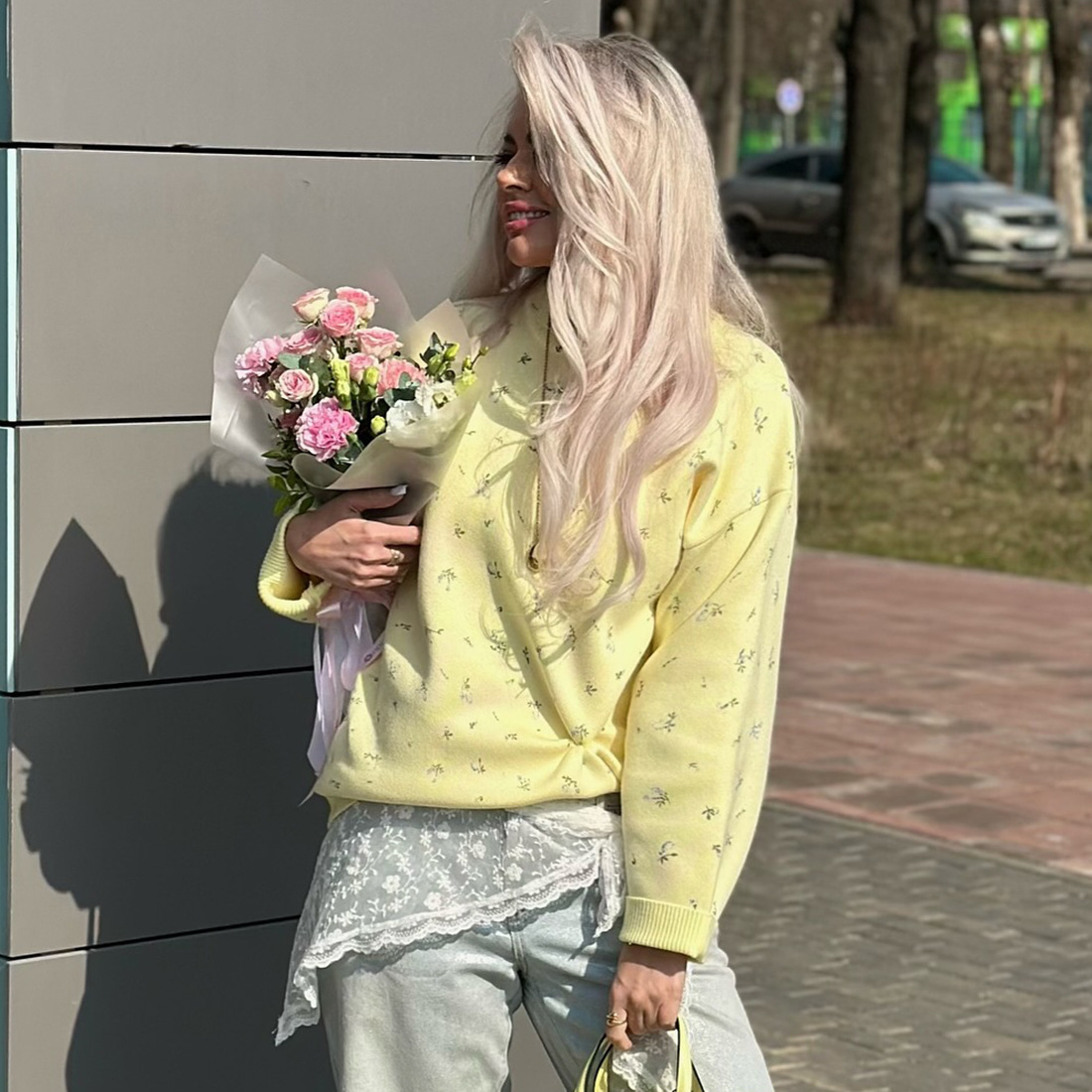 Early autumn gentle style floral round-neck sweater, loose hoodless, fresh and versatile top, niche new sweet women's clothing Specification drawing