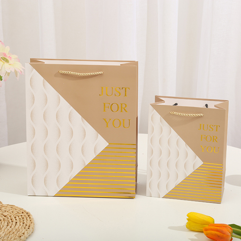 Business gift bags, hand-held bags, gilded and powder-coated paper bags, birthday return gifts and souvenir packaging bags