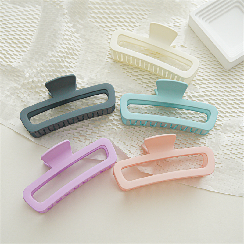 13cm cream shark clip for women, back of the head, hairpin, 2023, sweet headwear, matte hairpin details Picture