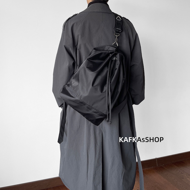 KAFKAsSHOP un hombro dos hombros doble uso cubo mochila escolar hombres y mujeres coreano simple moda personalidad mochila unisex Application Scenario