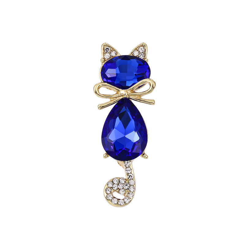 Cute blue crystal brooches with trendy cat designs from Japan and South Korea, diamond-encrusted, and unique designs. Sweet and elegant, popular online accessories Item Picture