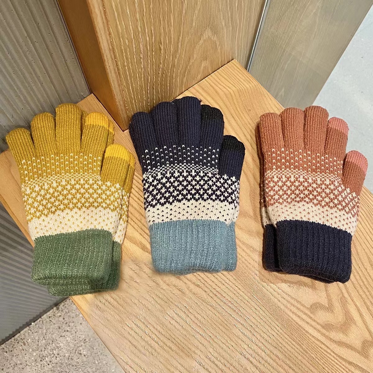 Knitted woolen gloves for women in autumn and winter, thickened and fleece five-fingered warm gloves for boys and girls, student gloves for winter details Picture