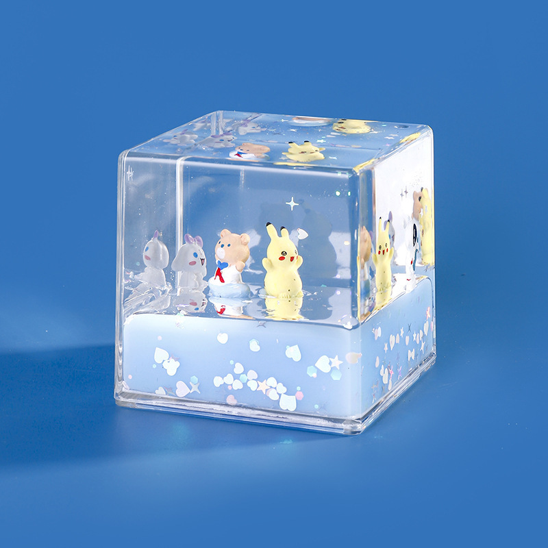 Creative cartoon cute figurine, oil-in-oil floating figurine, student gift, desktop decoration, birthday present figurine, one piece of quicksand Application Scenario