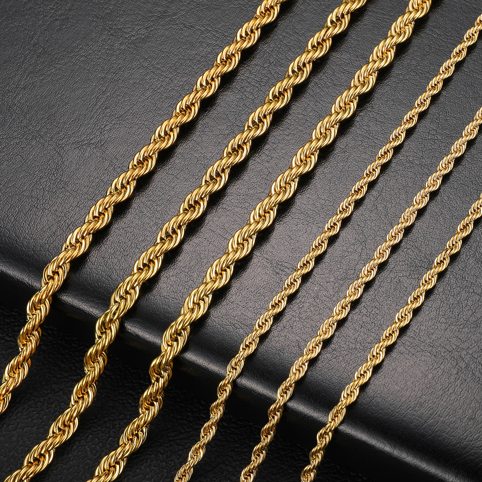 Stainless Steel Twist Chain Vacuum Electroplated Gold Necklace Hip Hop Accessories With Chain Collarbone Chain Men's Necklace Application Scenario