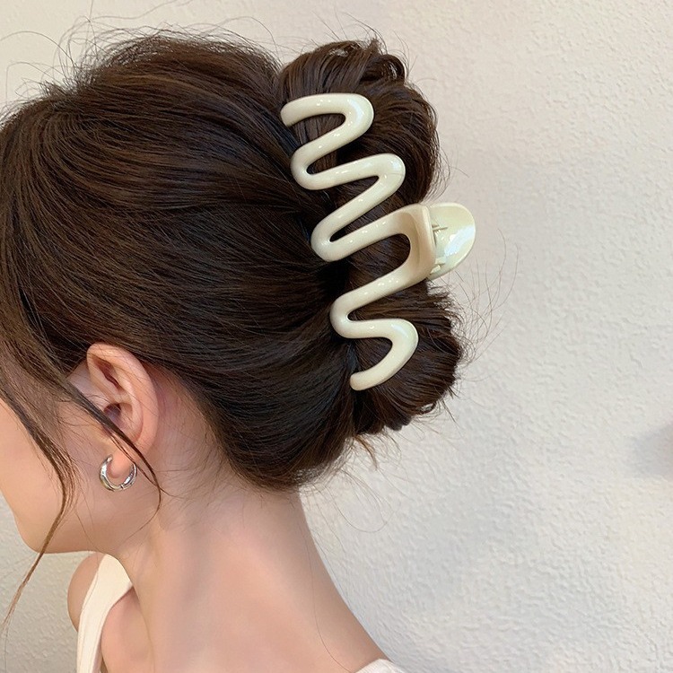 13Cm Large Cream Dopamine Wave Grab Clip Summer Hair Clip Women's Back Hair Shark Clip Simple Headwear Specification drawing