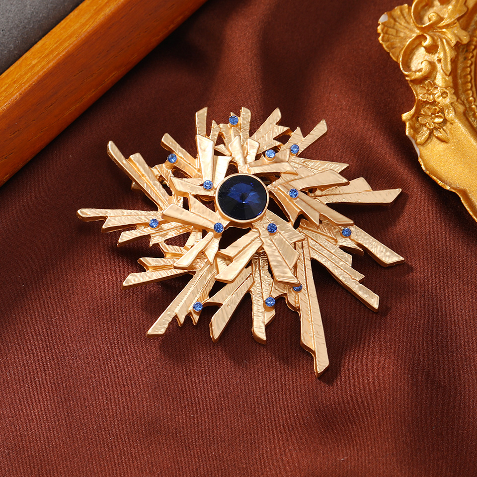Palace vintage Brooch Alloy Mechanical Brooch Double dimensional corsage suit jacket pin accessories full figure