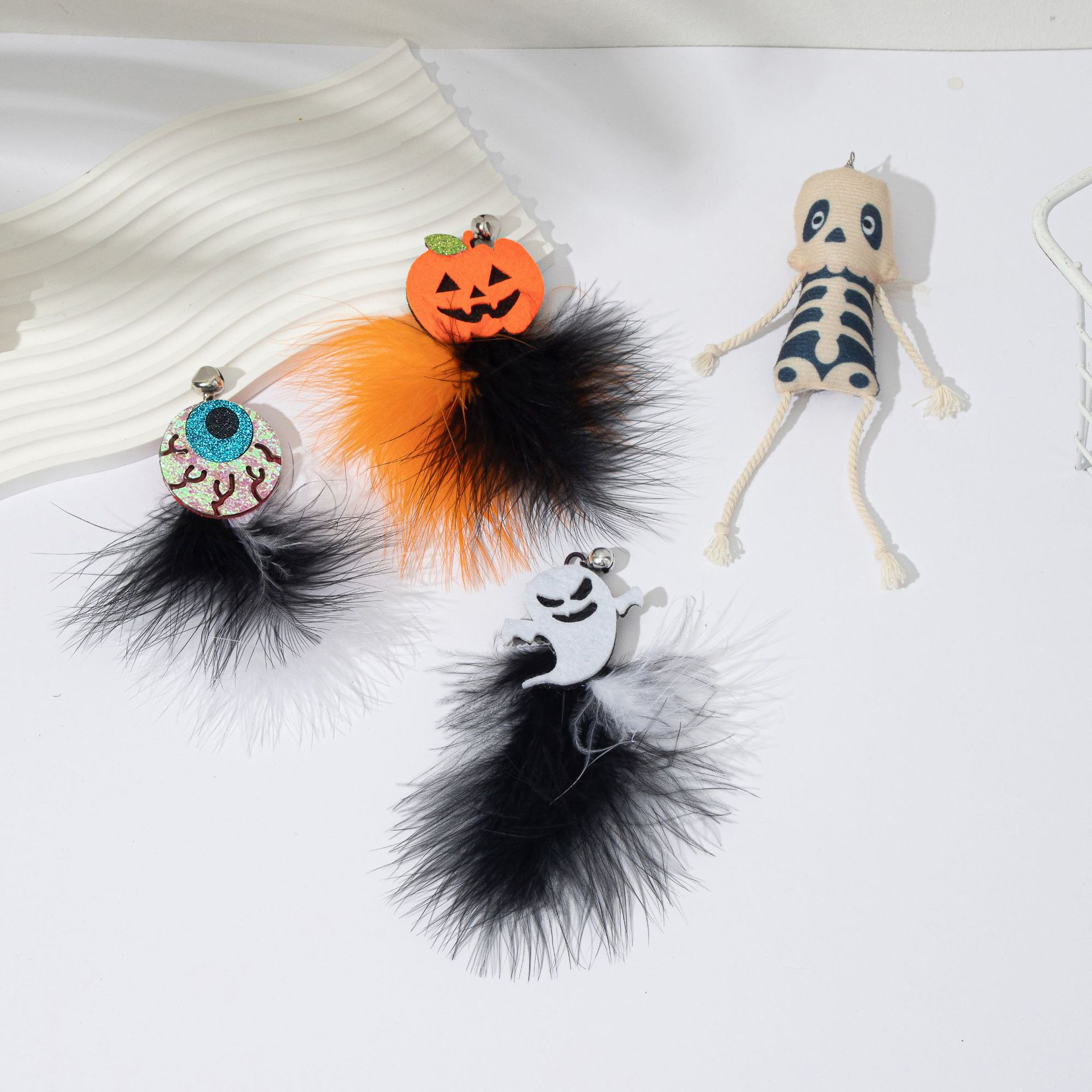 Cross-border new Halloween cat toys, new cat toys, pumpkin ghost, feather bell, plastic cat toys manufacturer Application Scenario
